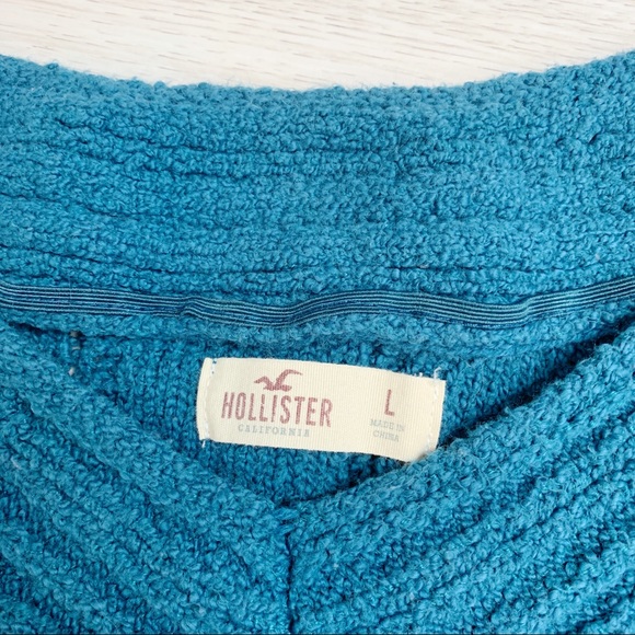 Hollister Textured V-neck Sweater - Picture 4 of 5
